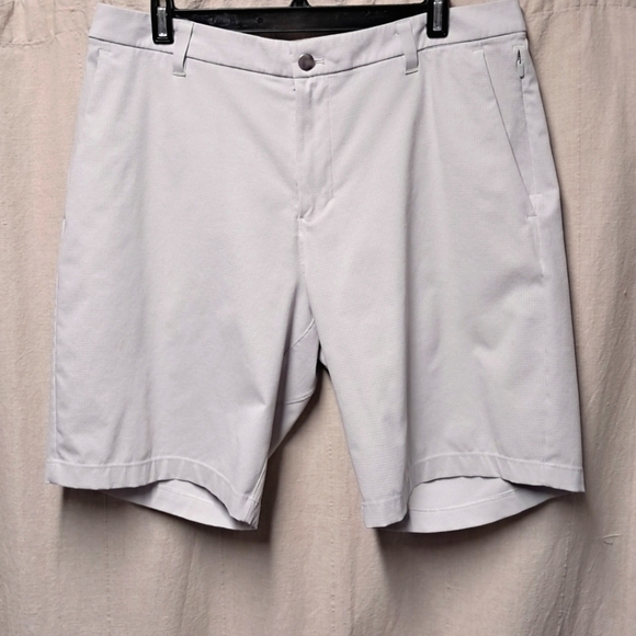 Lululemon Commission Shorts Size XL - Picture 2 of 4